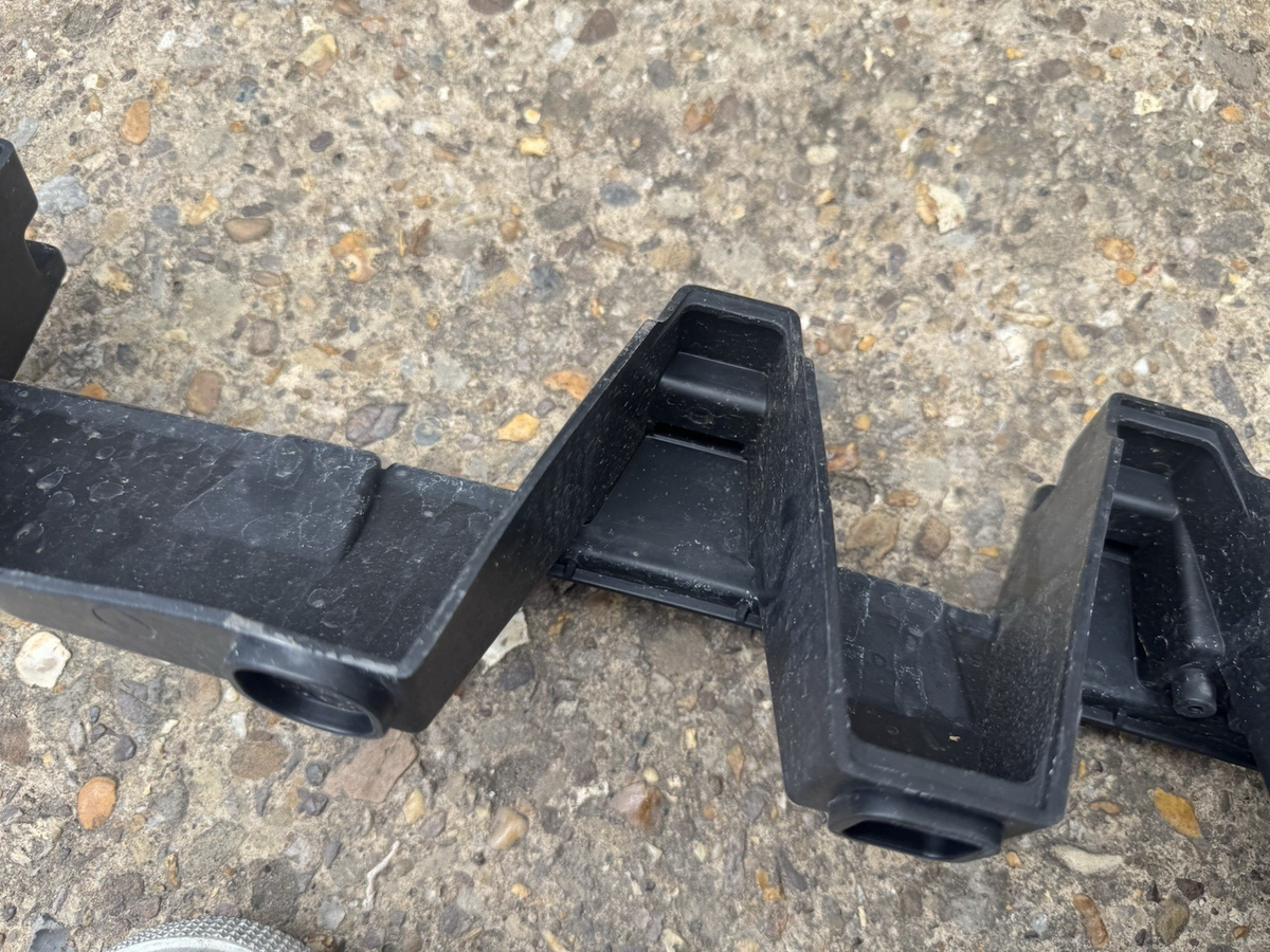 JAGUAR F-PACE X761 Rear Middle Bumper Support  Bracket  HK83-17E855-AE (N235)