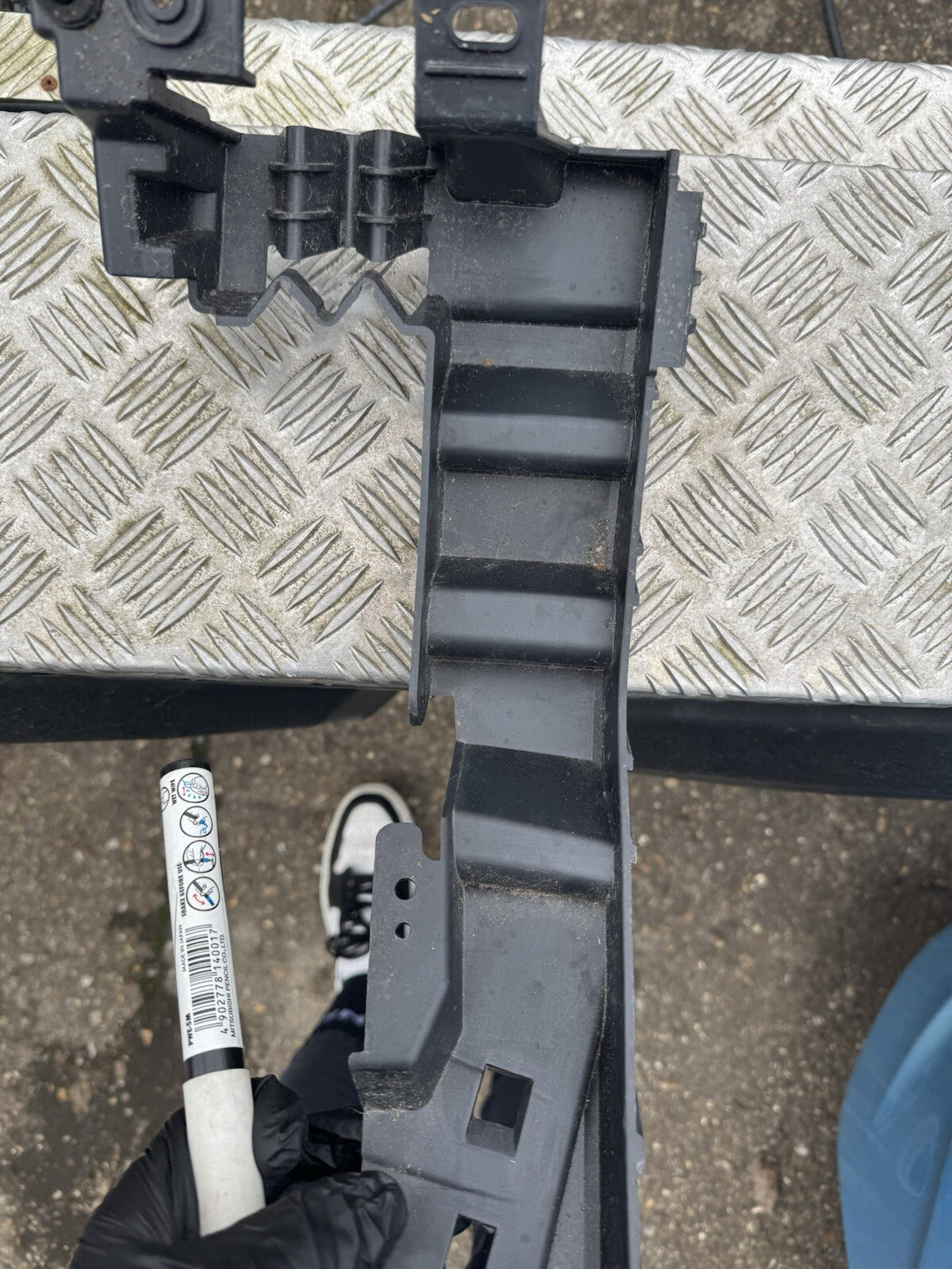 適用於 JAGUAR E-PACE 左後上保桿固定支架 J9C24825