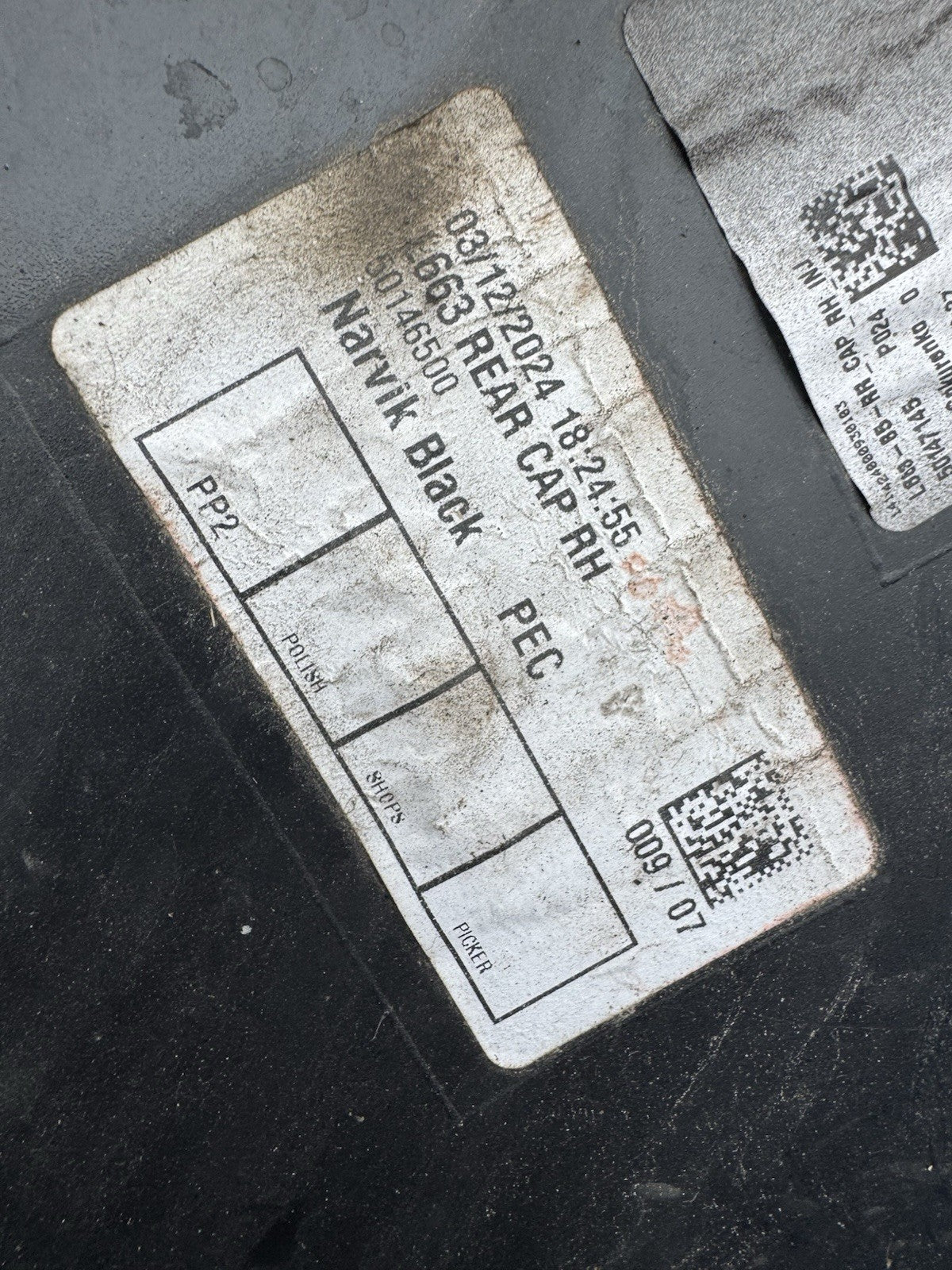 Góc ba đờ sốc sau phải Land Rover Defender L663 2020 ON L8B2-17D752-C