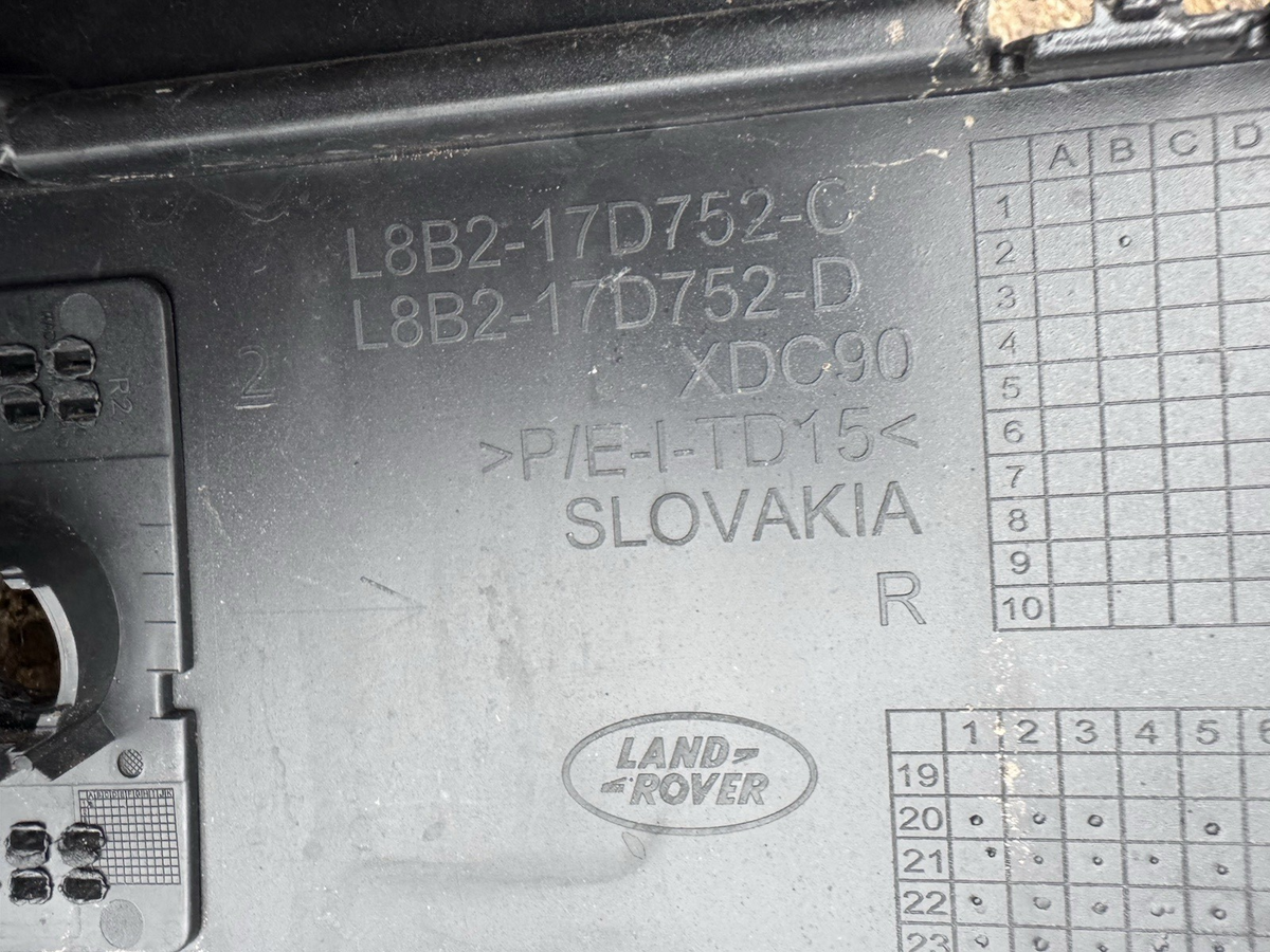Góc ba đờ sốc sau phải Land Rover Defender L663 2020 ON L8B2-17D752-C