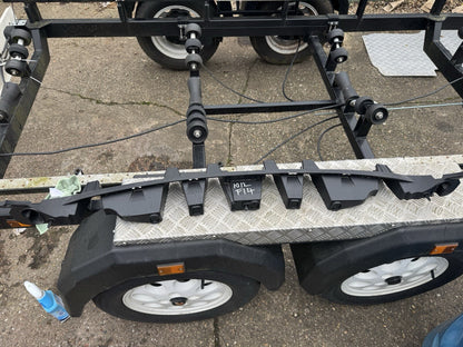 BREKET DUDUKAN TENGAH BUMPER BELAKANG JAGUAR F PACE 2020 HK8317E855
