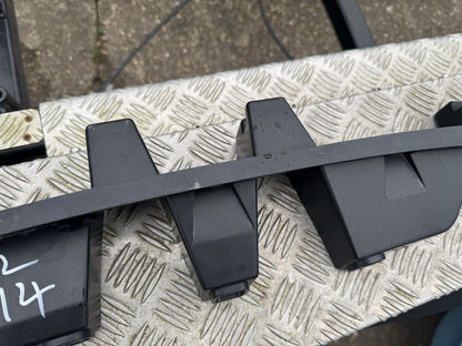 BREKET DUDUKAN TENGAH BUMPER BELAKANG JAGUAR F PACE 2020 HK8317E855