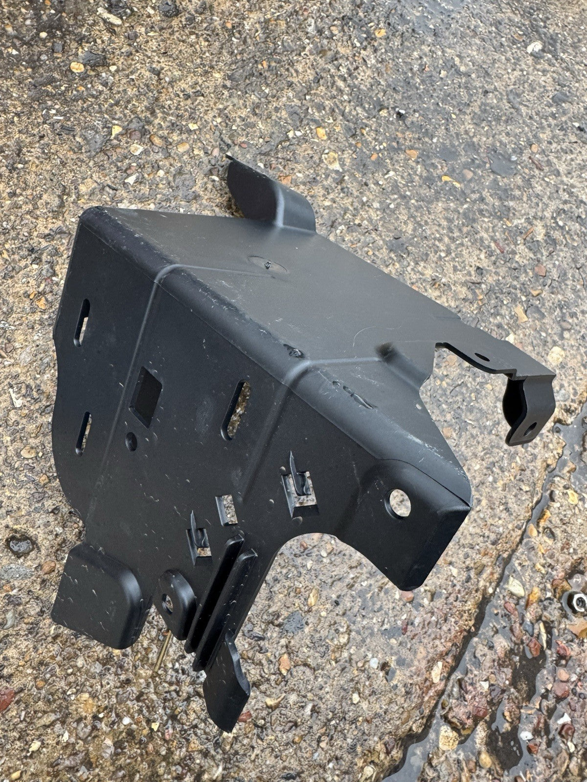 ขายึดกันชนหลัง OS FORD PUMA MK1 ST-LINE L1TB-S403B22-BF 2024-2025 BA25