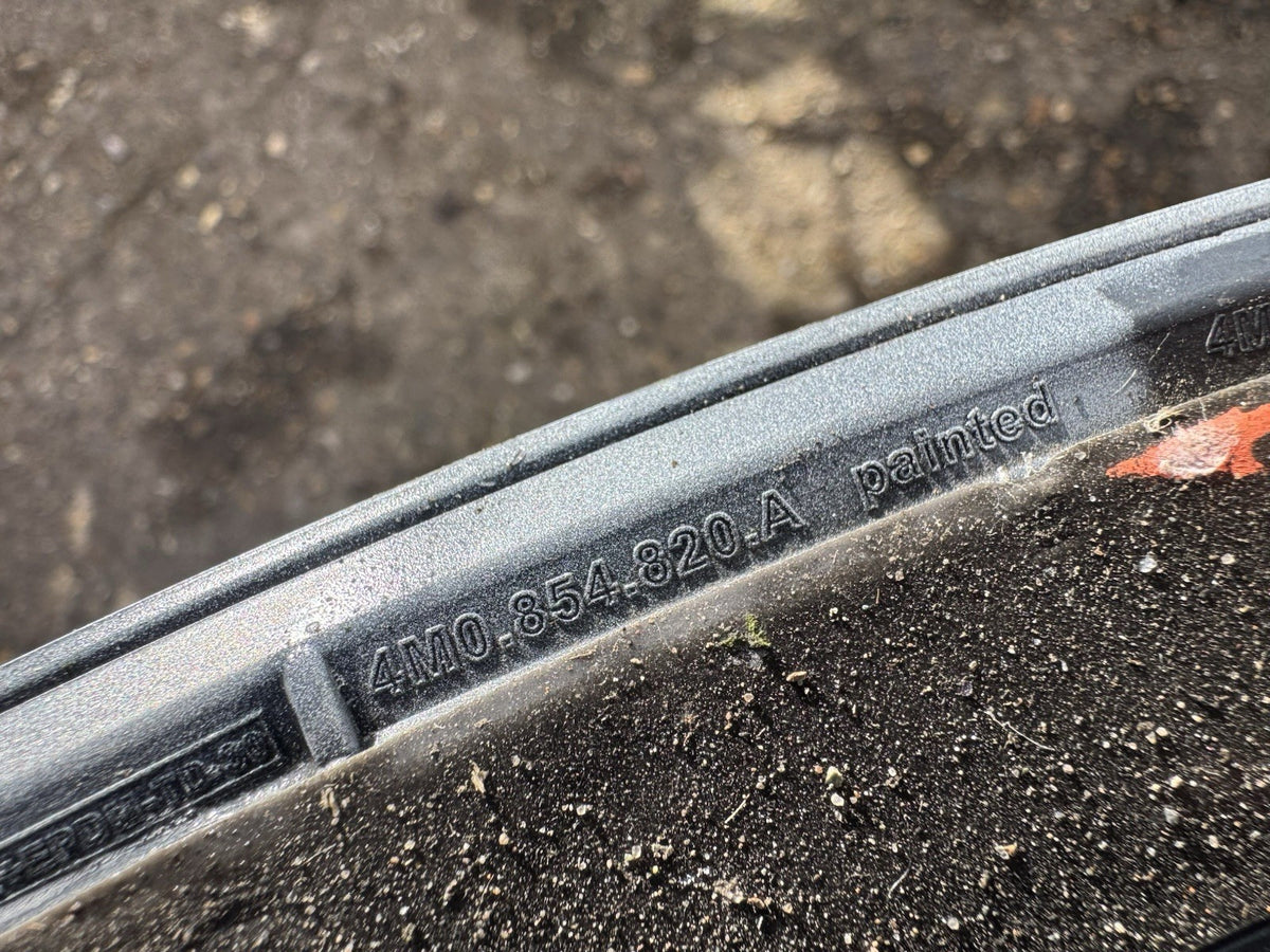 AUDI Q7 4M 2016 Over fender / Trim Spakbor Belakang Kanan 4M0854820A ORIGINAL