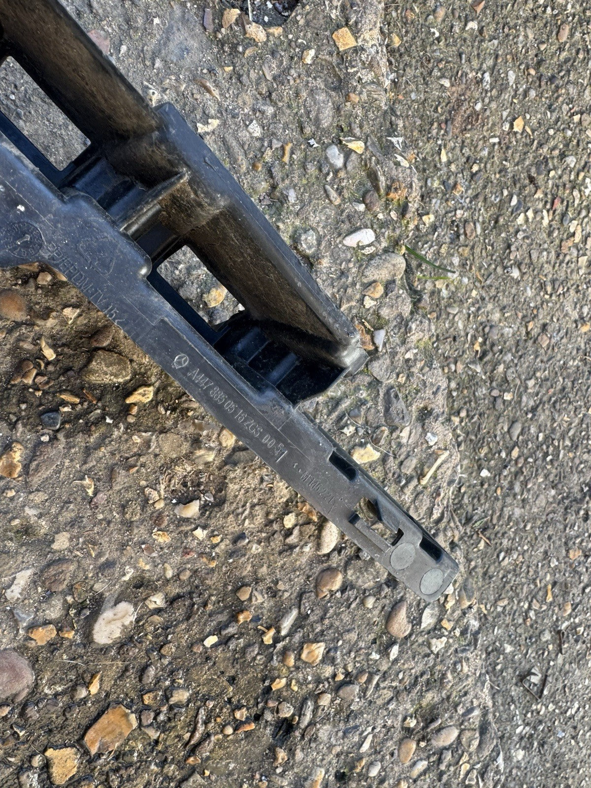 有損 MERCEDES-BENZ VITO W447 後保桿內鐵（中） A4478850516