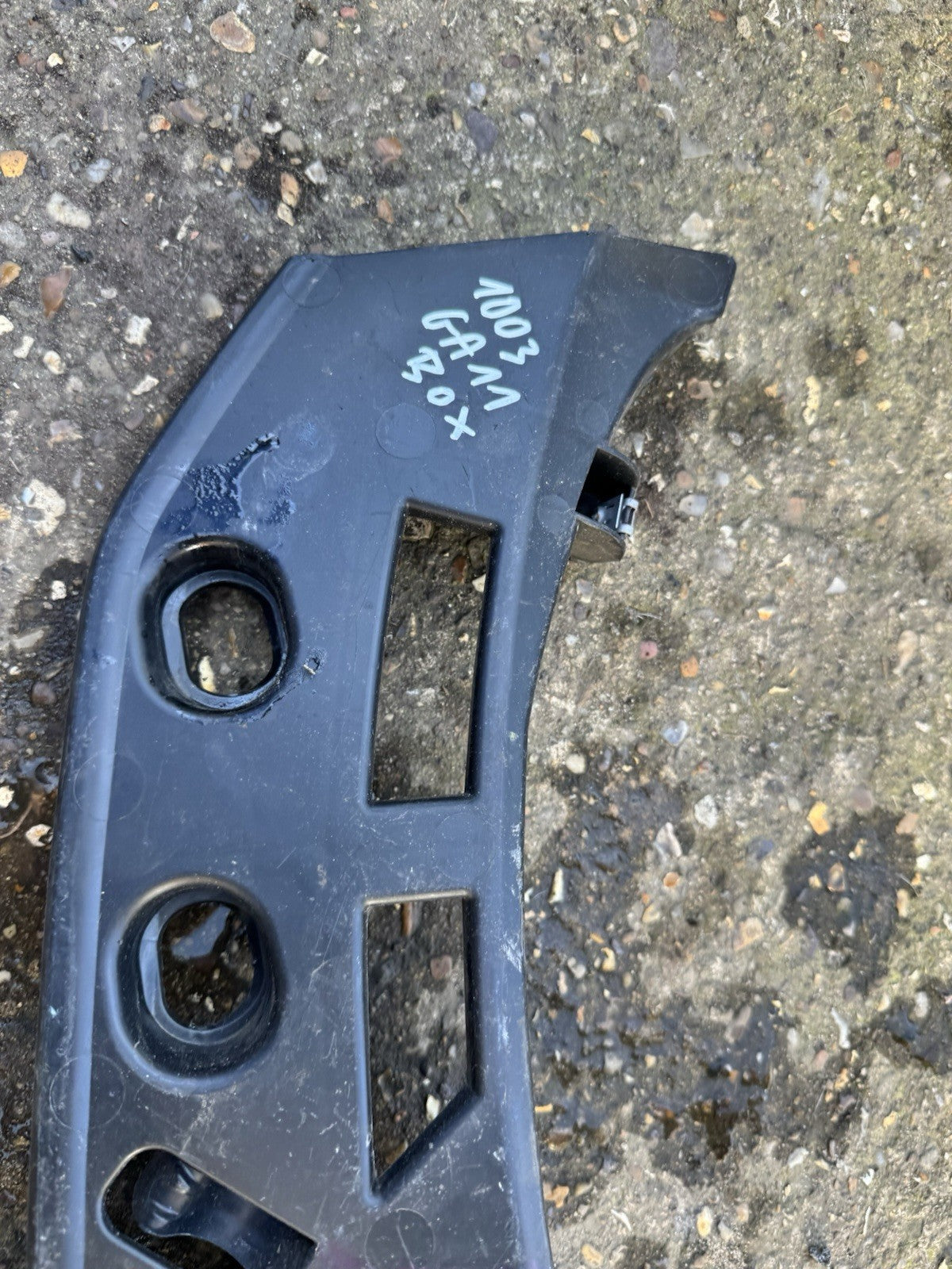 SKODA ENYAQ IV DUDUKAN BUMPER DEPAN KIRI DEPAN 5LA807177 ORIGINAL