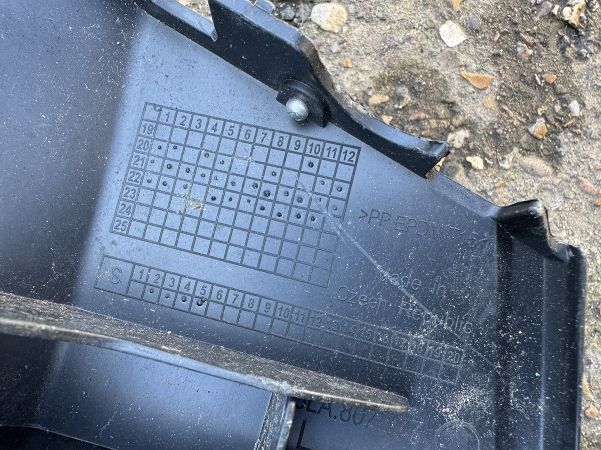 SKODA ENYAQ IV DUDUKAN BUMPER DEPAN KIRI DEPAN 5LA807177 ORIGINAL