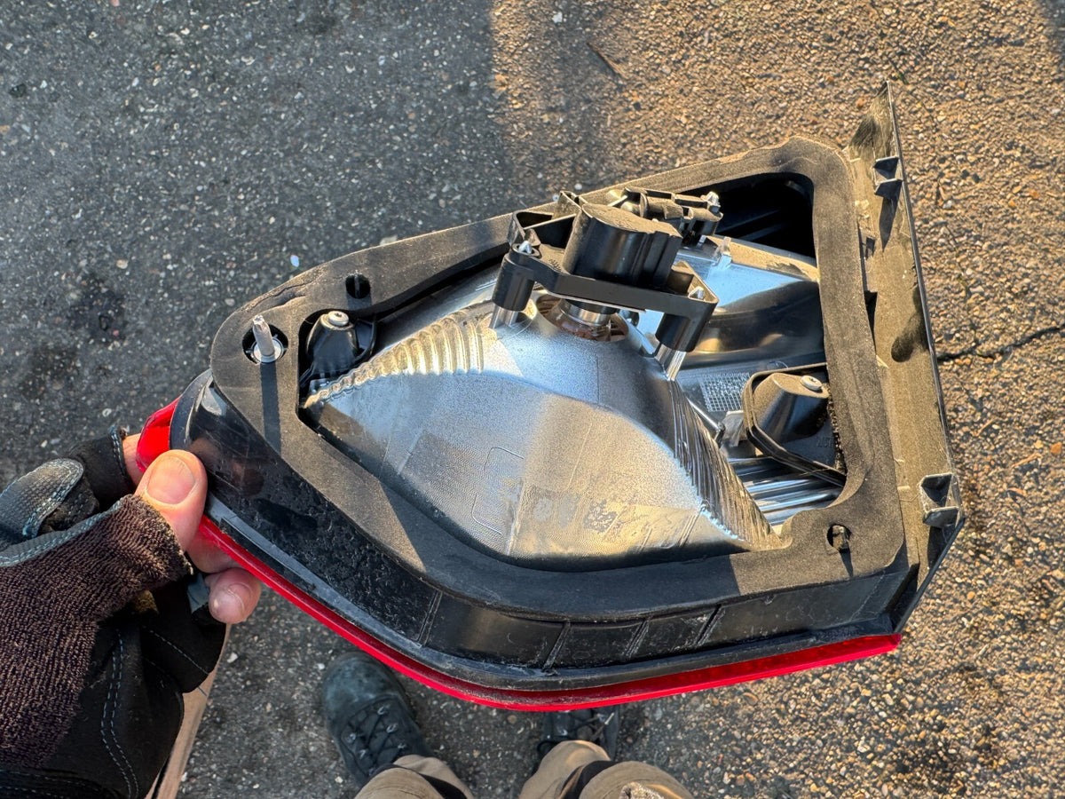 2020 LAMPU BAGASI DALAM BELAKANG KIRI VAUXHALL CROSSLAND ORIGINAL 39137525