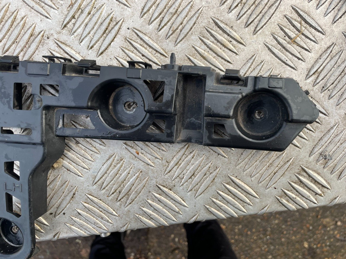 Bát đỡ cản sau LH Vauxhall Insignia A 39136914