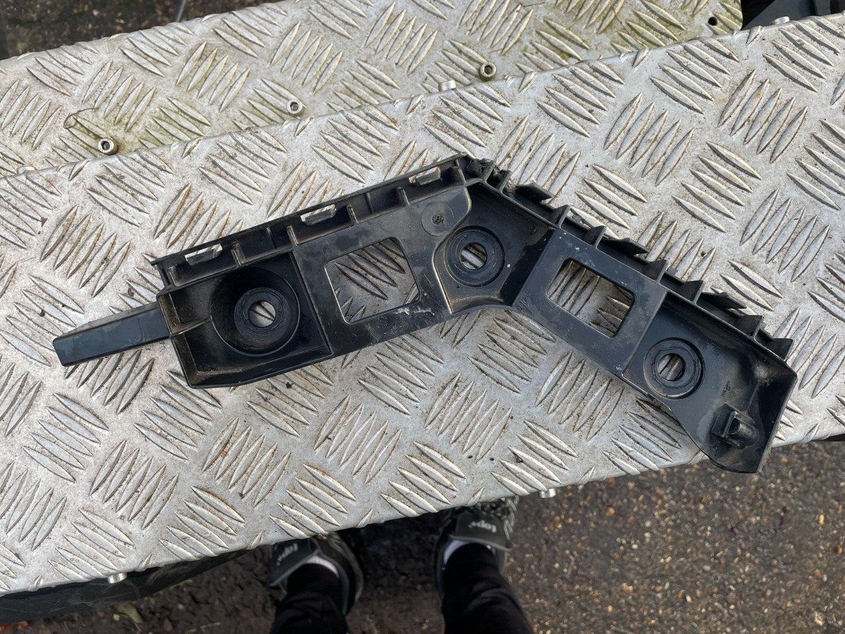 VOLKSWAGEN GOLF MK7 HATCHBACK BREKET BUMPER BELAKANG KANAN DRIVER SIDE 5G6807394B