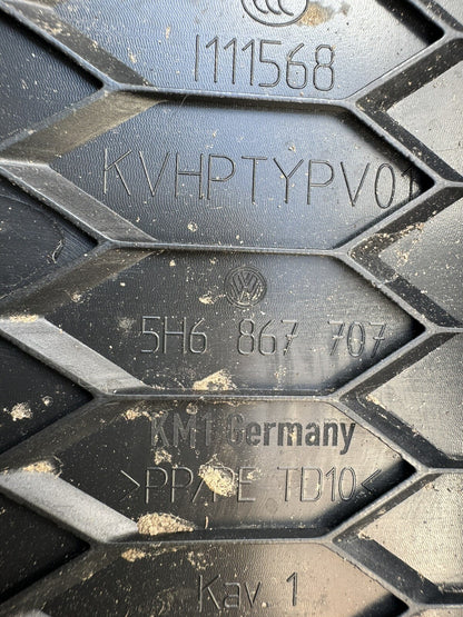 2020-2024 VW GOLF MK8 คิ้วขอบบนฝาท้าย 5H6867707
