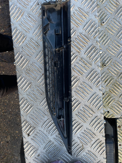 RANGE ROVER EVOQUE คิ้วแก้มบังโคลน หน้า ซ้าย L538 BJ32280B11ABW