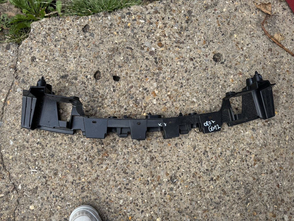 Range Rover Evoque L551 Rear Bumper Bracket 2019 ON K8D2-17E855-A Genuine