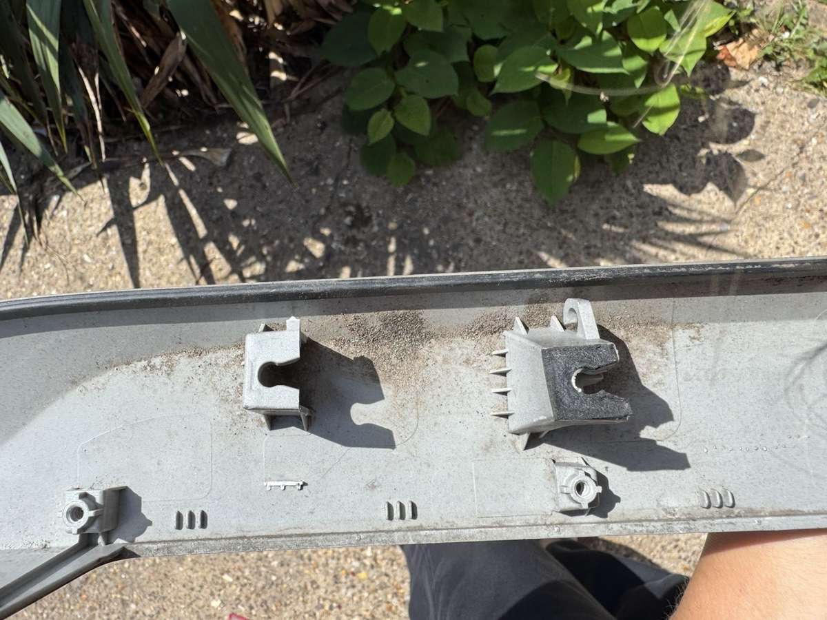 Kia trim 87811-AT000