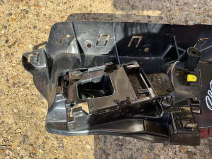 RANGE ROVER VOGUE L460 REAR BUMPER RIGHT BRACKET 2022-ON LR151053 m8e2-17a881