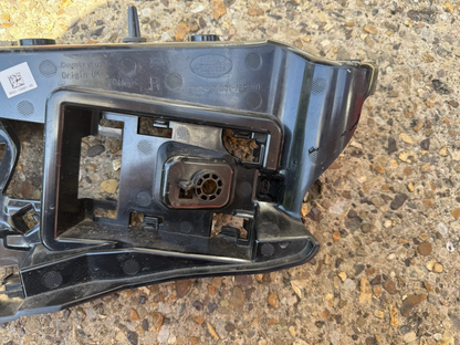 RANGE ROVER VOGUE L460 REAR BUMPER RIGHT BRACKET 2022-ON LR151053 m8e2-17a881