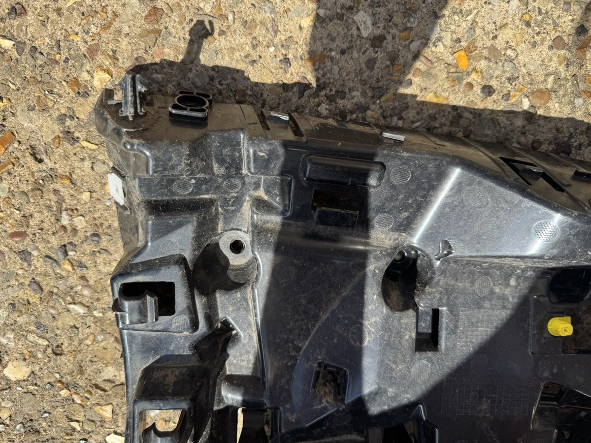 RANGE ROVER VOGUE L460 REAR BUMPER RIGHT BRACKET 2022-ON LR151053 m8e2-17a881