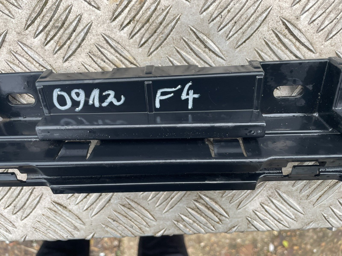 PÁT ĐỠ ỐP SƯỜN TRƯỚC BÊN PHẢI CHÍNH HÃNG BMW M5 F10 7184778 RH
