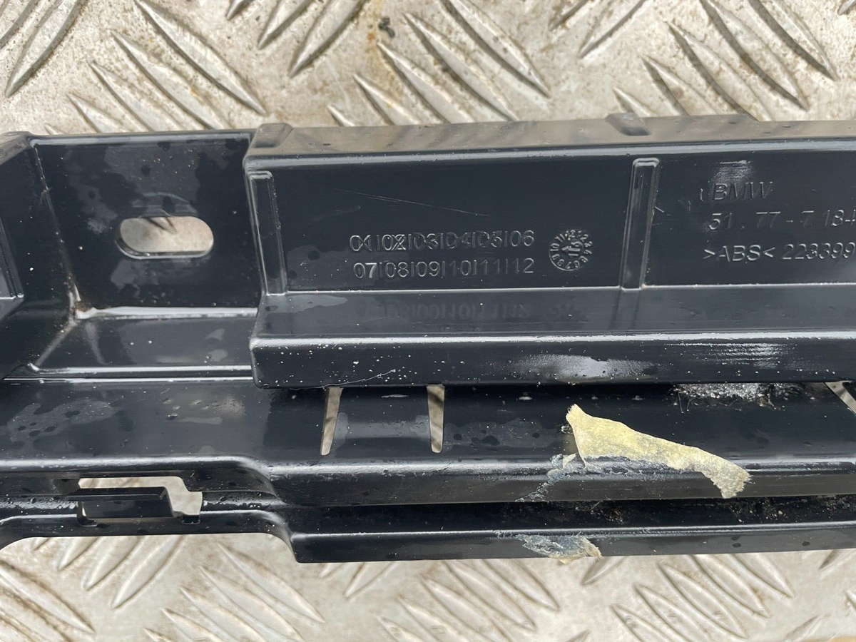 PÁT ĐỠ ỐP SƯỜN TRƯỚC BÊN PHẢI CHÍNH HÃNG BMW M5 F10 7184778 RH