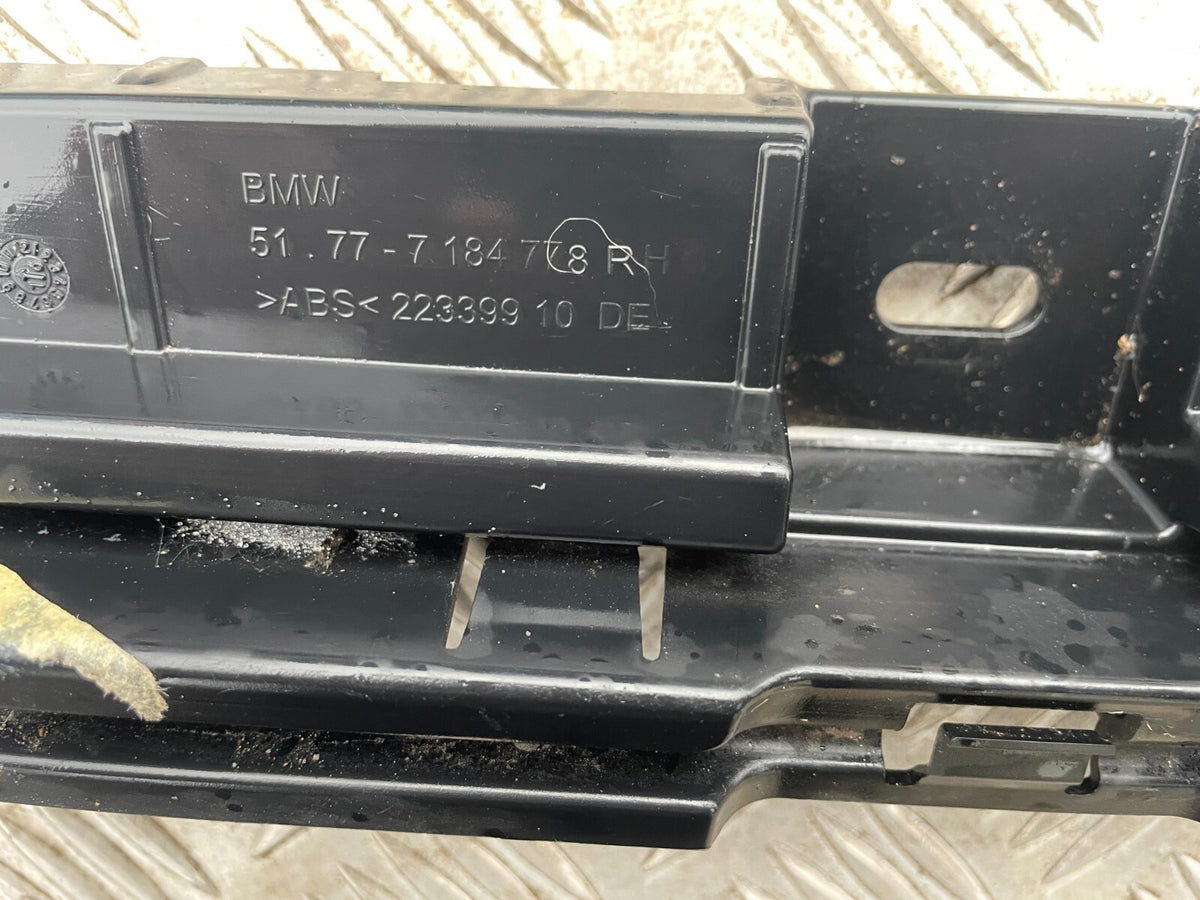 PÁT ĐỠ ỐP SƯỜN TRƯỚC BÊN PHẢI CHÍNH HÃNG BMW M5 F10 7184778 RH