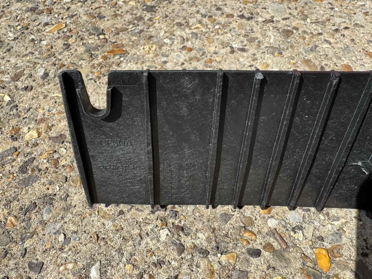 RANGE ROVER VOGUE BUMPER Centre Absorber Trim 2022 on L460 GENUINE M8E2-53850-A