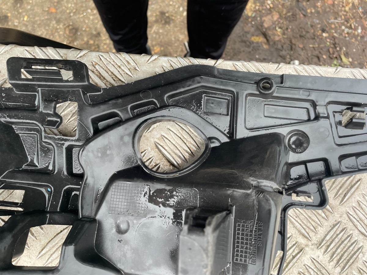 Mount Bracket - Volvo (32227397) RH