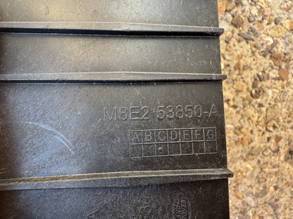 RANGE ROVER VOGUE BUMPER Centre Absorber Trim 2022 on L460 GENUINE M8E2-53850-A