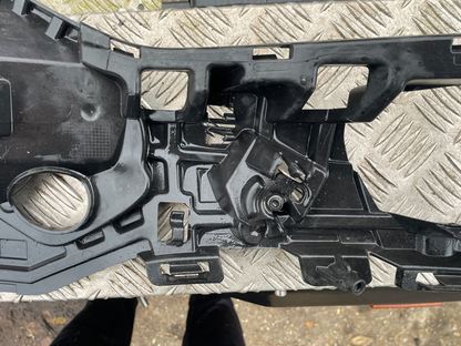 Mount Bracket - Volvo (32227397) RH