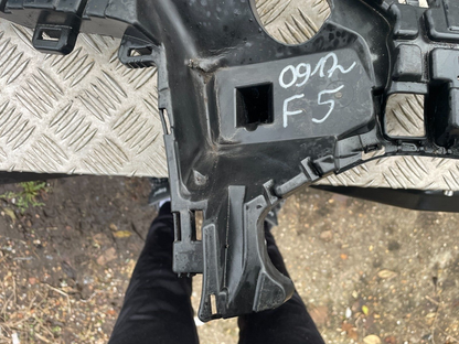 Mount Bracket - Volvo (32227397) RH