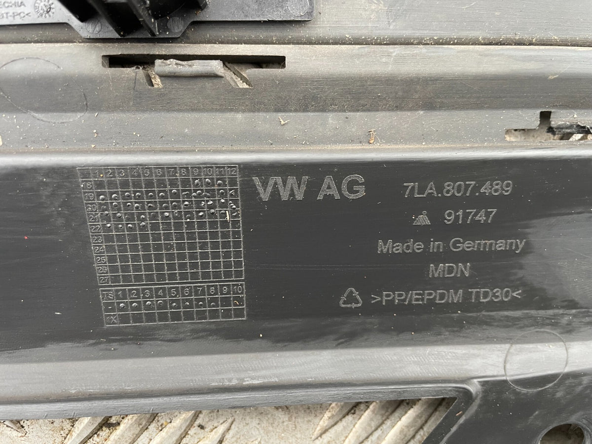 VW CARAVELLE Kisi Bumper Depan Abu-Abu Tua