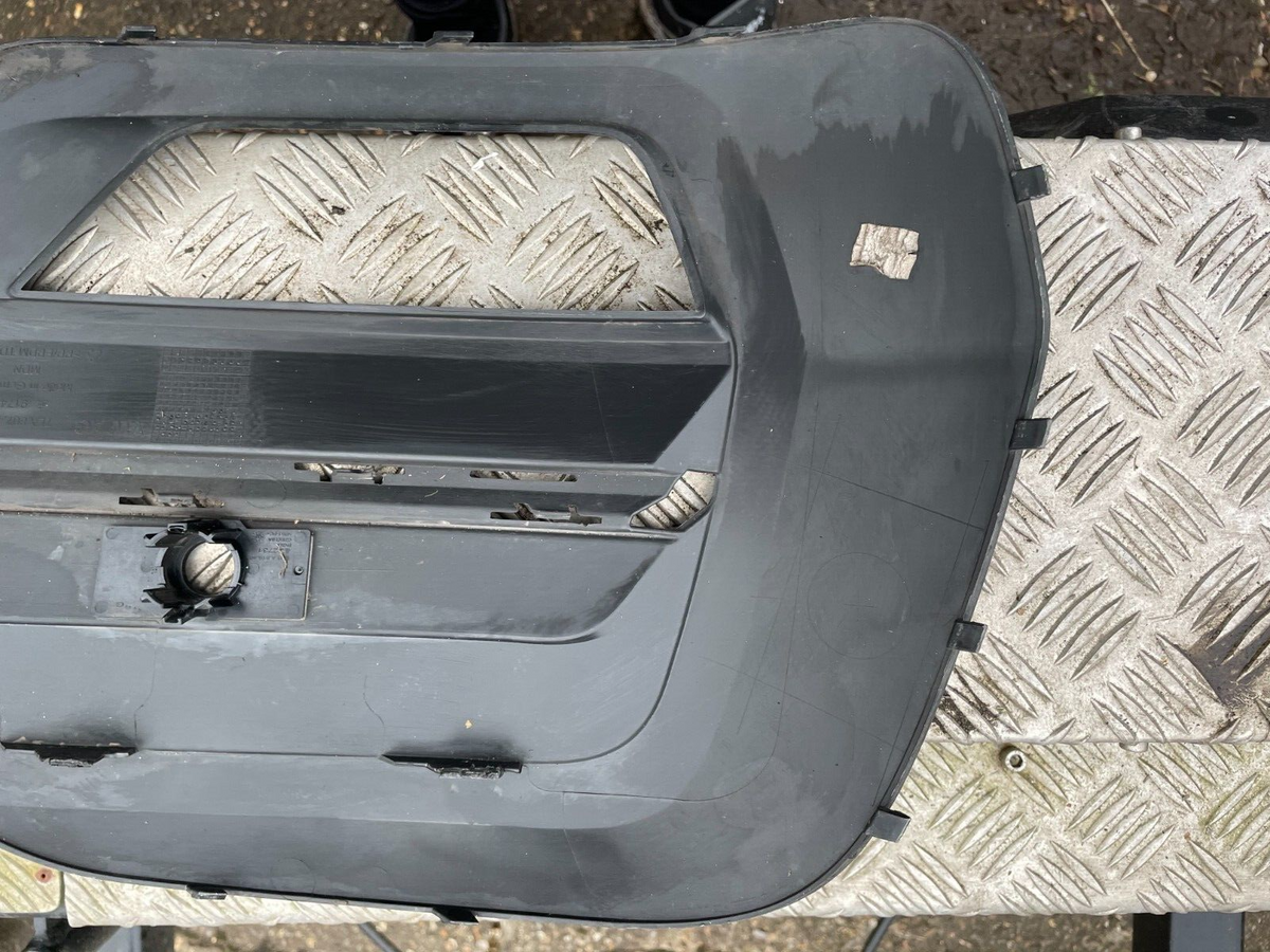 VW CARAVELLE Kisi Bumper Depan Abu-Abu Tua