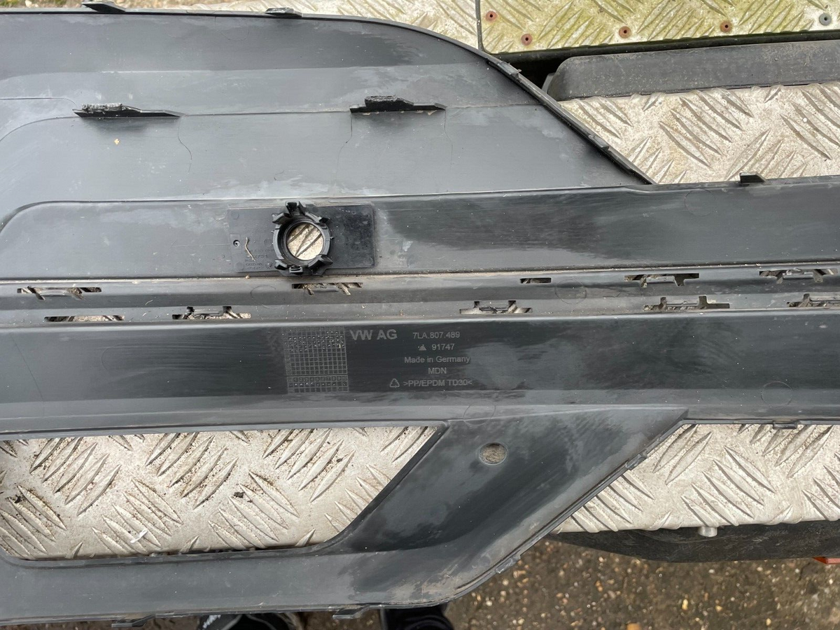 VW CARAVELLE Kisi Bumper Depan Abu-Abu Tua