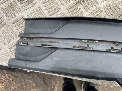VW CARAVELLE Kisi Bumper Depan Abu-Abu Tua