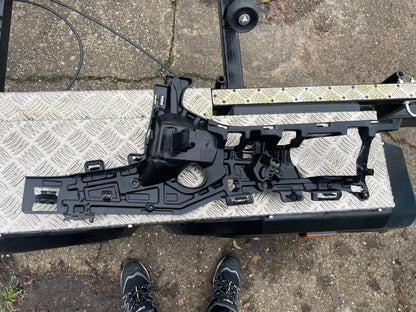 Mount Bracket - Volvo (32227397) RH