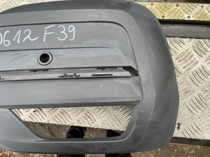VW CARAVELLE Kisi Bumper Depan Abu-Abu Tua