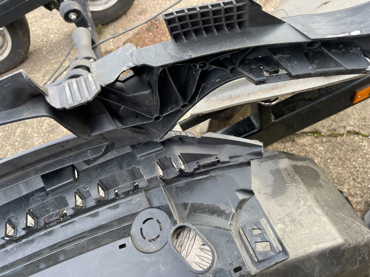 VAUXHALL CORSA F 2019-2024 XƯƠNG TĂNG CỨNG LƯỚI TẢN NHIỆT CẢN TRƯỚC - CHÍNH HÃNG
