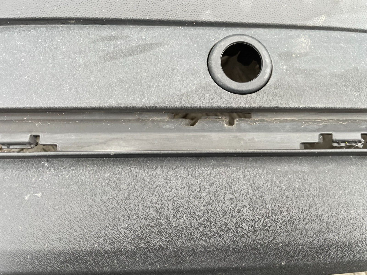 VW CARAVELLE Kisi Bumper Depan Abu-Abu Tua