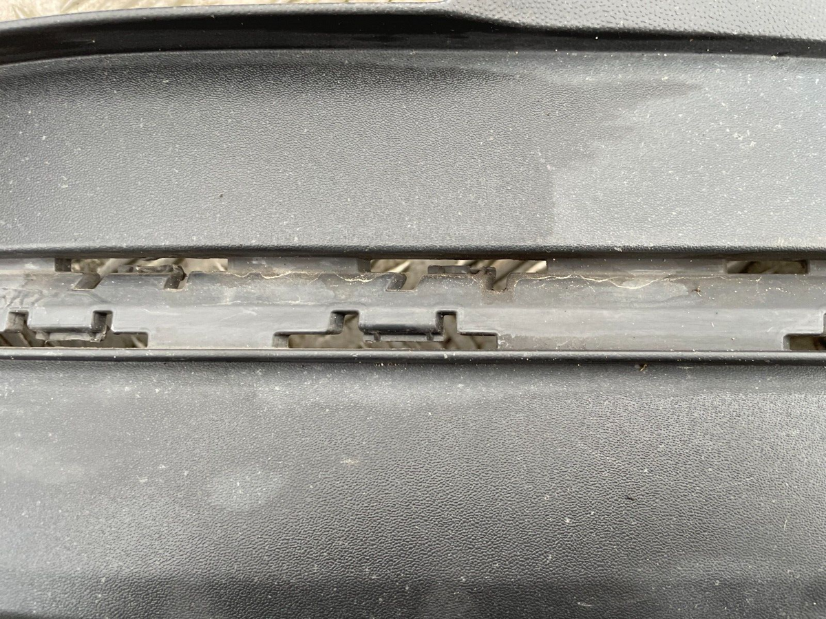 VW CARAVELLE Kisi Bumper Depan Abu-Abu Tua