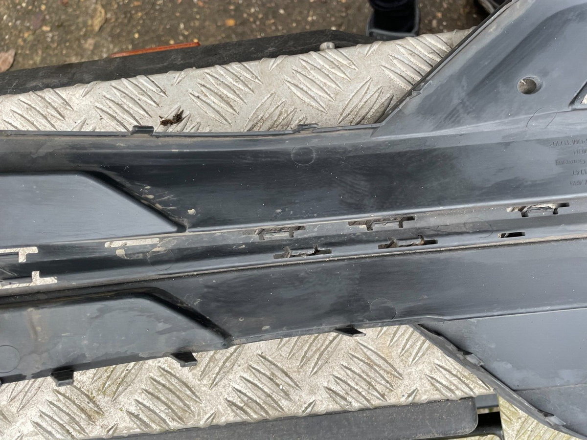 VW CARAVELLE Kisi Bumper Depan Abu-Abu Tua