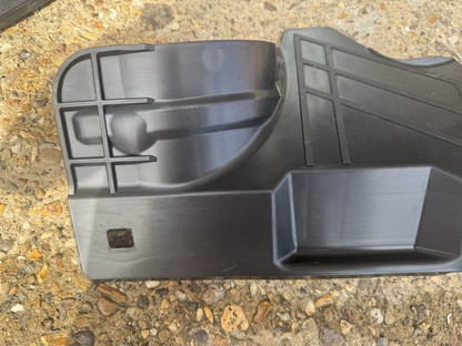 air guide RH inlet range rover l460 vogue 21-on M8E2-16a262
