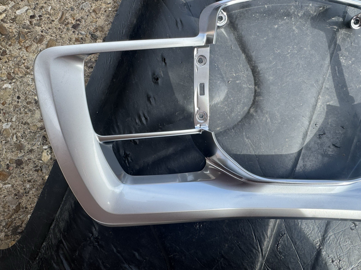 m8e2-18442 63010381 land rover chrome 2022