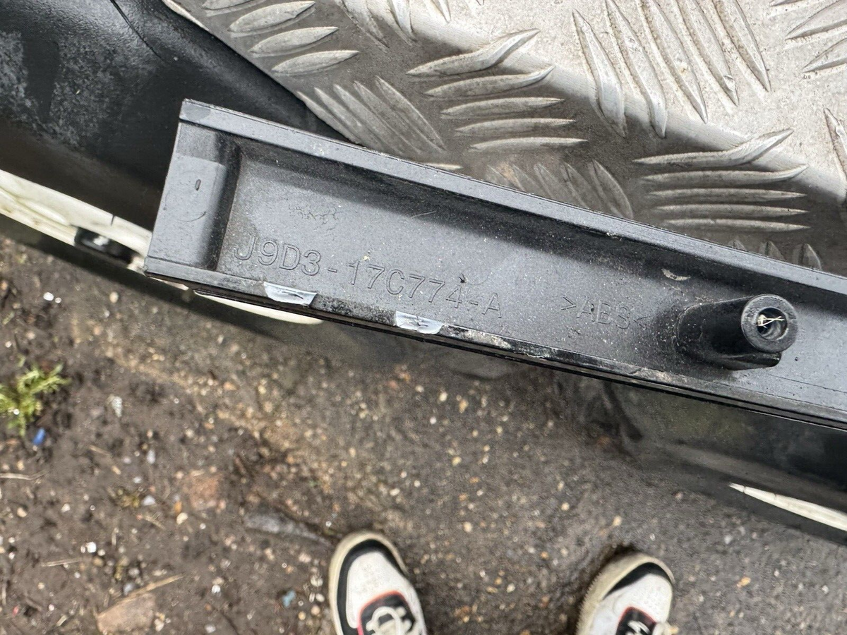 J9D3-17C774 Jaguar OE bumper trim center left jaguar i pace