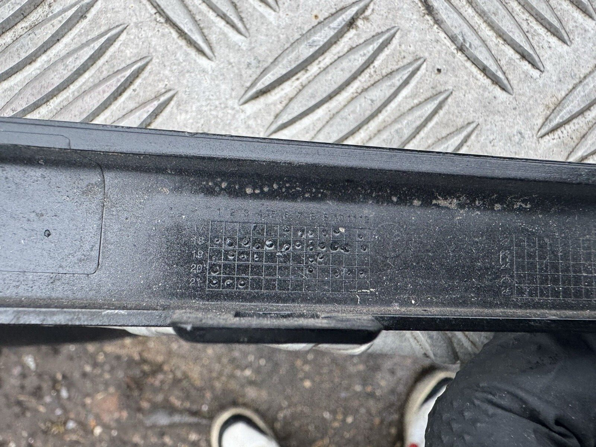 J9D3-17C774 Jaguar OE bumper trim center left jaguar i pace