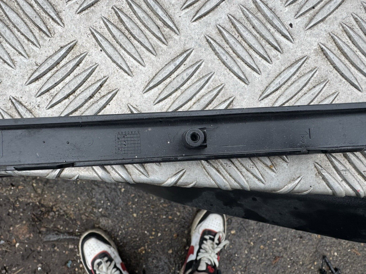 J9D3-17C774 Jaguar OE bumper trim center left jaguar i pace