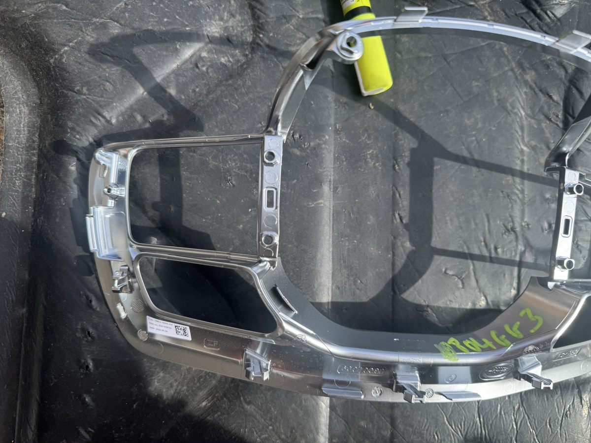m8e2-18442 63010381 land rover chrome 2022