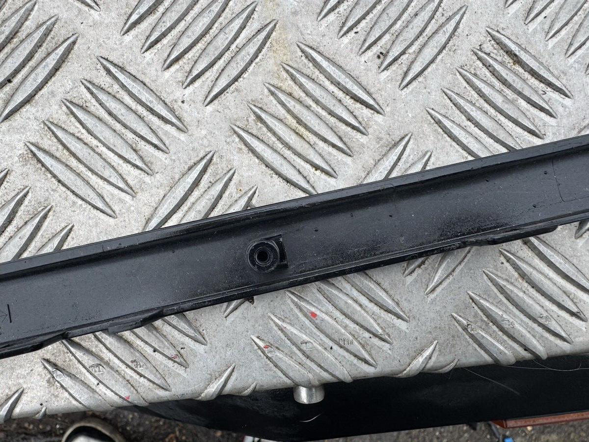 J9D3-17C774 Jaguar OE bumper trim center left jaguar i pace