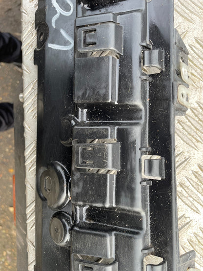 BMW X3 G01 Insert Panel Dudukan Bawah Support Tengah Bumper Belakang 7400674