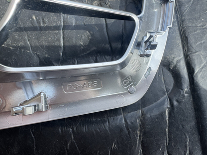 m8e2-18442 63010381 land rover chrome 2022