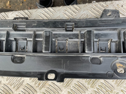 BMW X3 G01 Insert Panel Dudukan Bawah Support Tengah Bumper Belakang 7400674