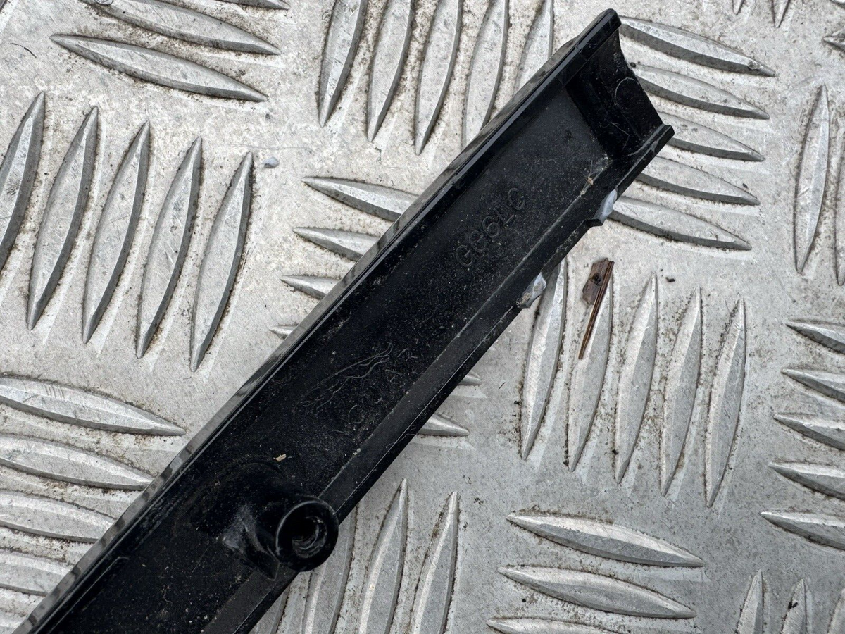 J9D3-17C774 Jaguar OE bumper trim center left jaguar i pace